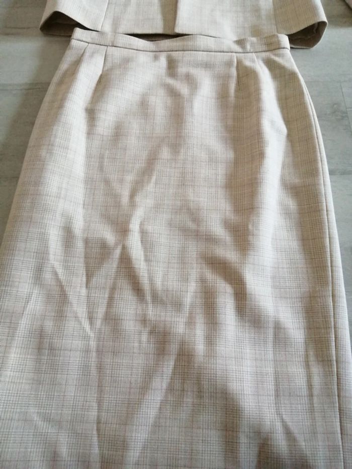 Ensemble tailleur et jupe - photo numéro 7