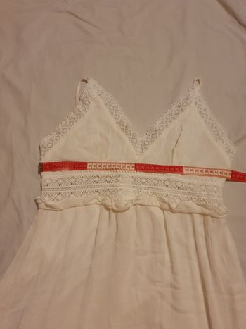 Robe blanche à bretelles