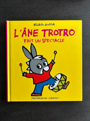 Livre - L’âne trotro fait un spectacle