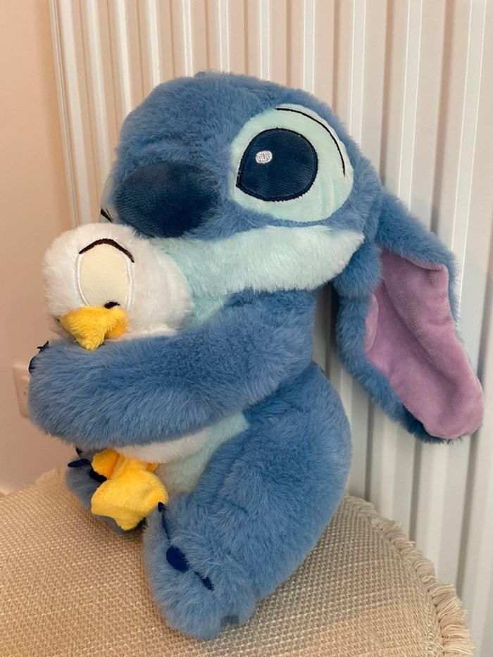 Peluche Disney Stitch enserrant Donald - photo numéro 6