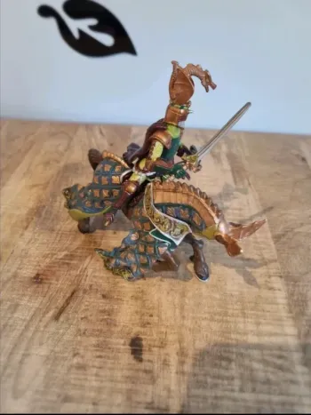 Figurine - Chevalier et cheval - Maître Des Armes - Cimier Dragon - Papo
