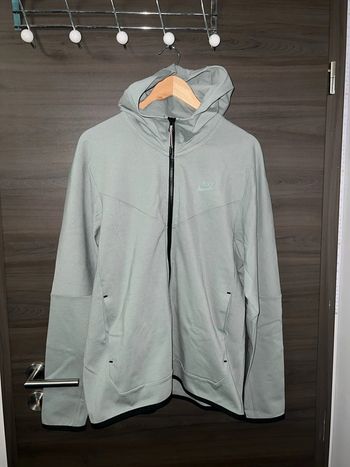 Haut de survêtement Nike taille M à capuche