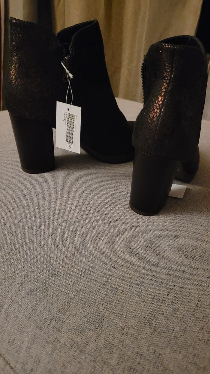 Bottines neuves en suède - photo numéro 3