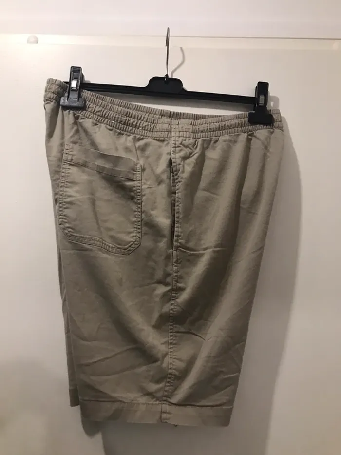 Short bernuda uni olo homme avec poche sur le côté et derrière crème taille L - photo numéro 4