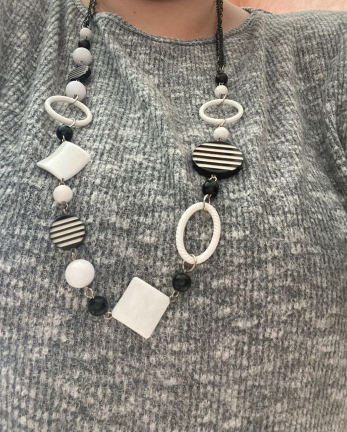 Collier à motif femme - photo numéro 6