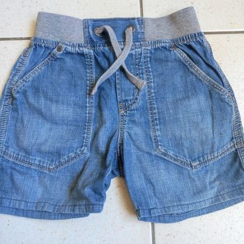 Short H&M 3/4ans