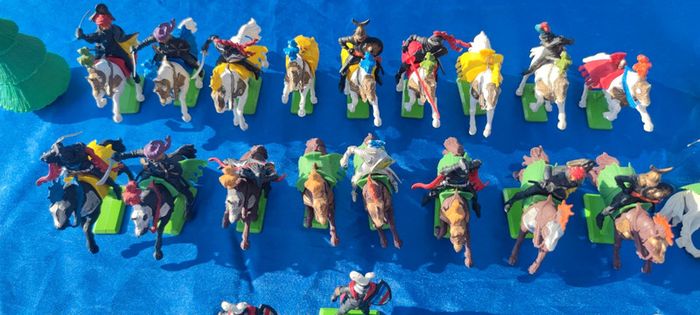 Lot de 31 Chevaliers cavaliers Britains - photo numéro 2