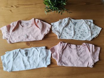 Lot 4 de bodies Kiabi 36 mois 🌸
