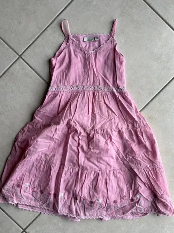 Robe brodée