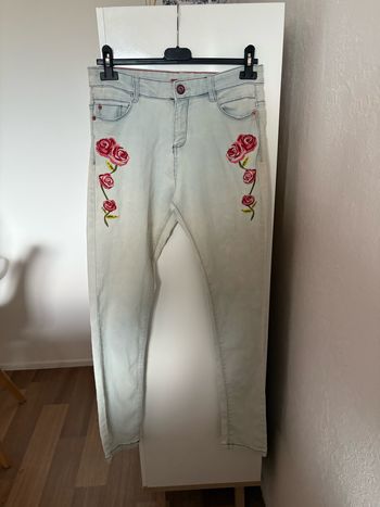 jeans à fleurs