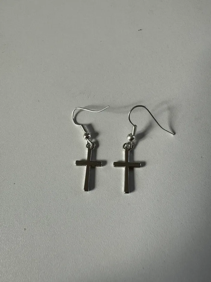 Boucle d’oreille croix