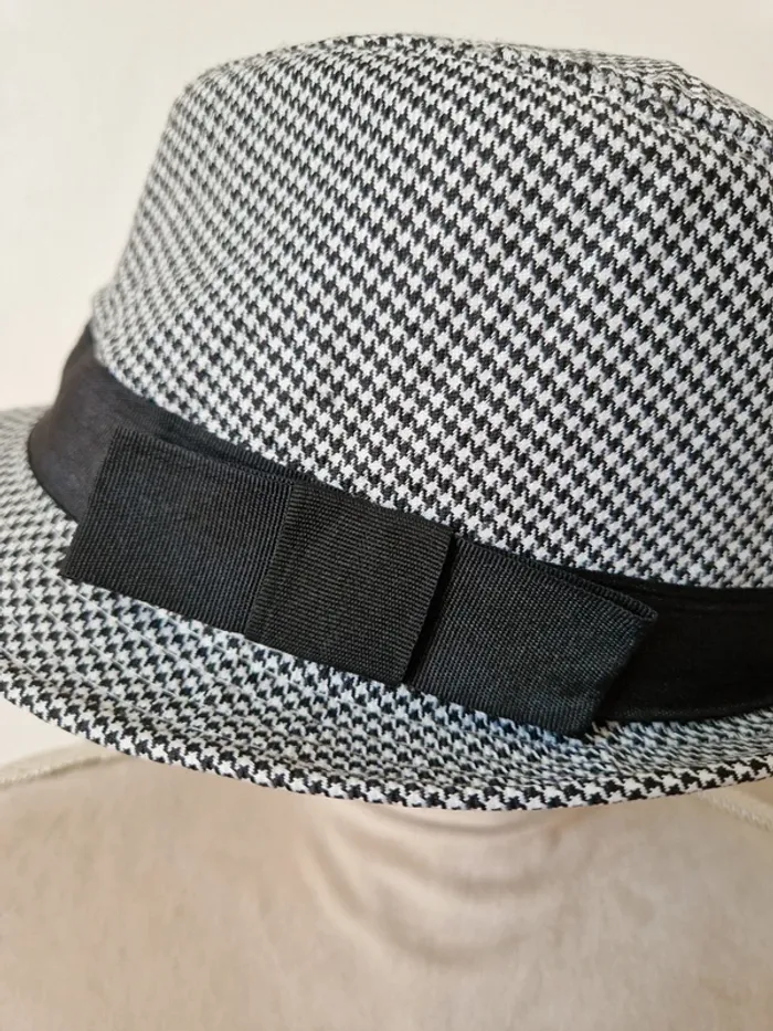 Chapeau motif pied de poule noir et blanc avec nœud - photo numéro 3
