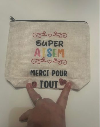 Pochette Neuve ATSEM avec fermeture couleur crème et multicolore