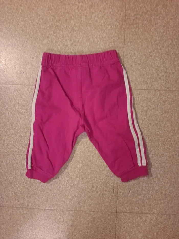 Un pantalon de sport Adidas 6 mois - photo numéro 2