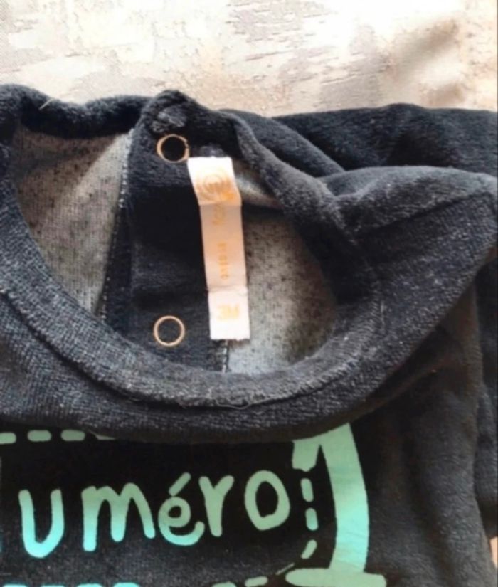 Pyjama 1 pièce 3 mois Gémo – Noir motifs verts – Velours – TBE - photo numéro 3