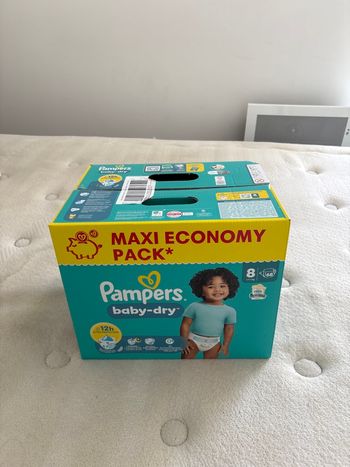 68 couches Pampers baby dry taille 8