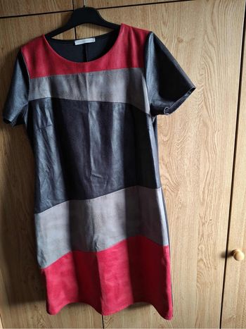 Robe noir et rouge