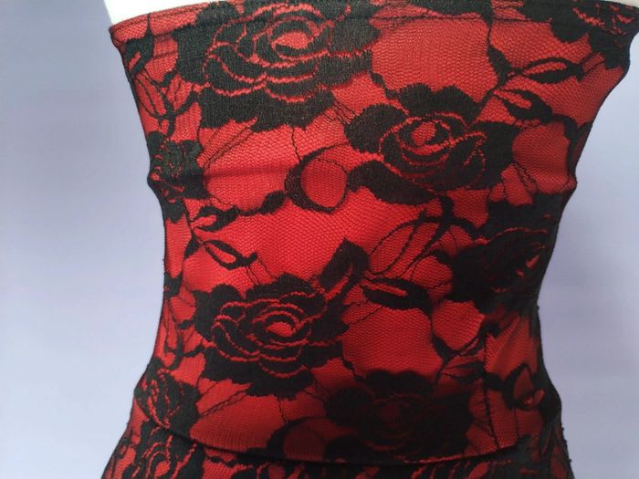 Robe rouge et noir bustier femme - photo numéro 8