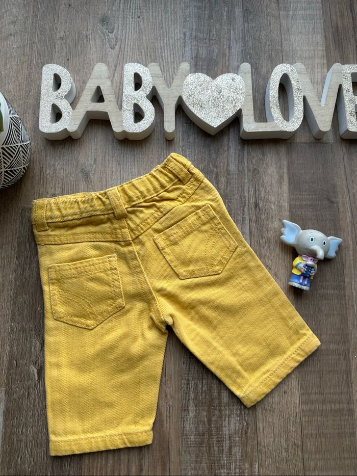 - Jeans Kitchoun     - 1 mois  - Très bon état - photo numéro 2