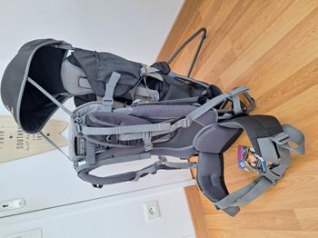 Porte bébé deuter  avec étriers repose-pieds