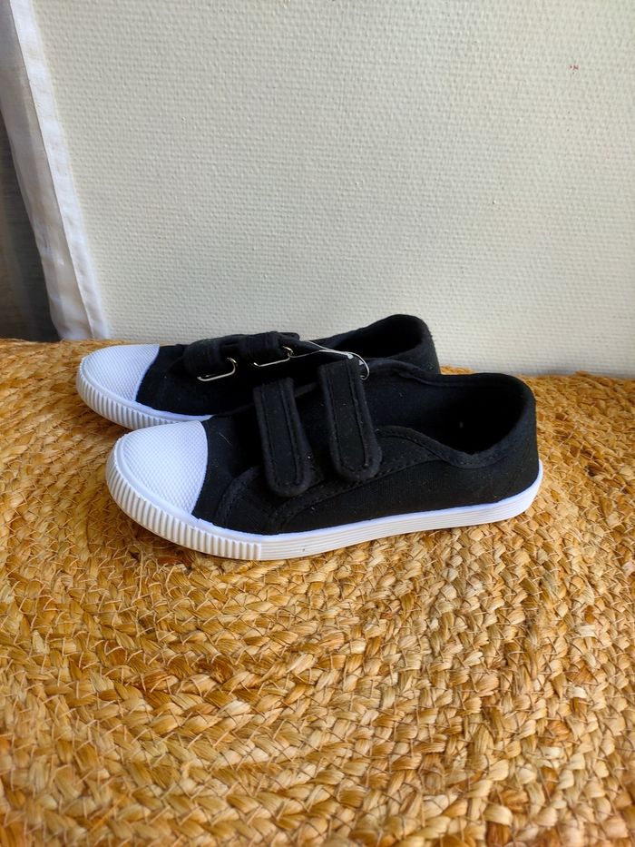Chaussures en toile noir taille 31 - photo numéro 2