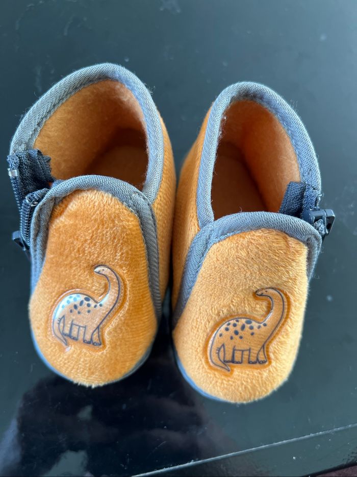 Chaussons taille 18 - photo numéro 2