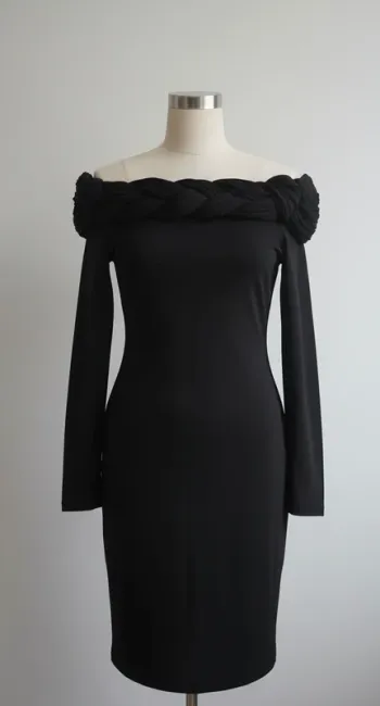 Robe noir- épaules dénudés- taille S (36)- Très bon état
