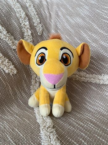 Peluche doudou 20cm Disney le roi lion Simba jaune très bon état