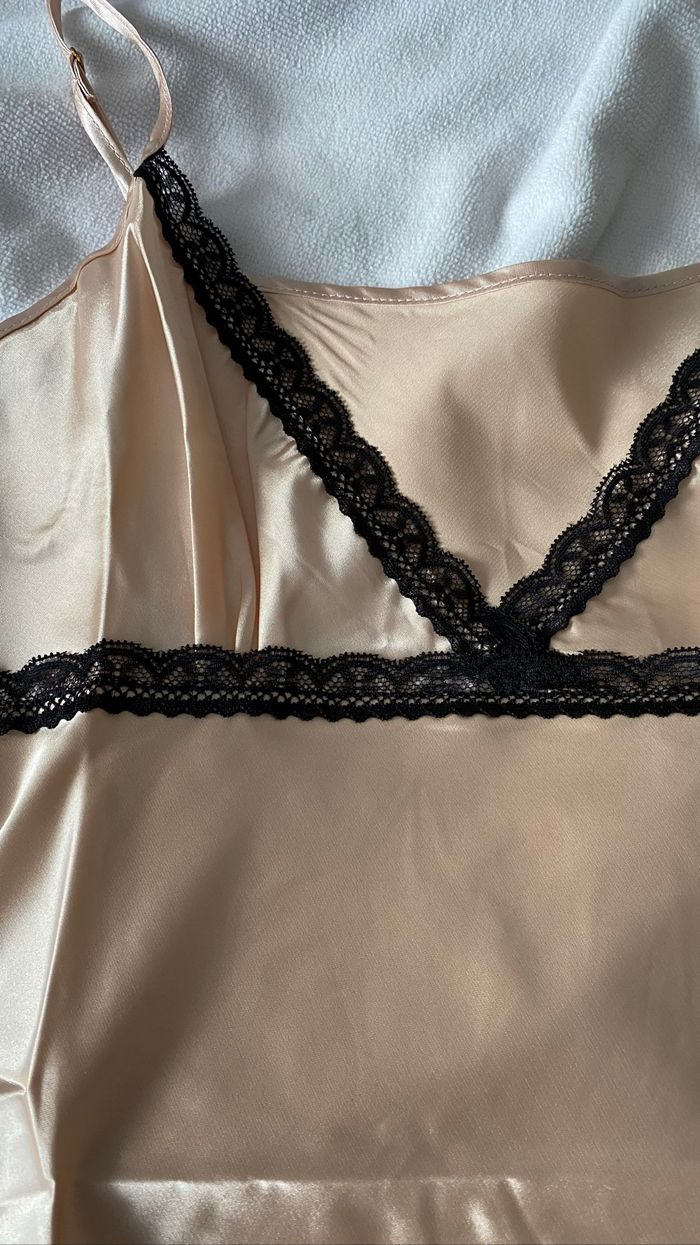 Ensemble satin & dentelle – Neuf avec étiquette – - photo numéro 2
