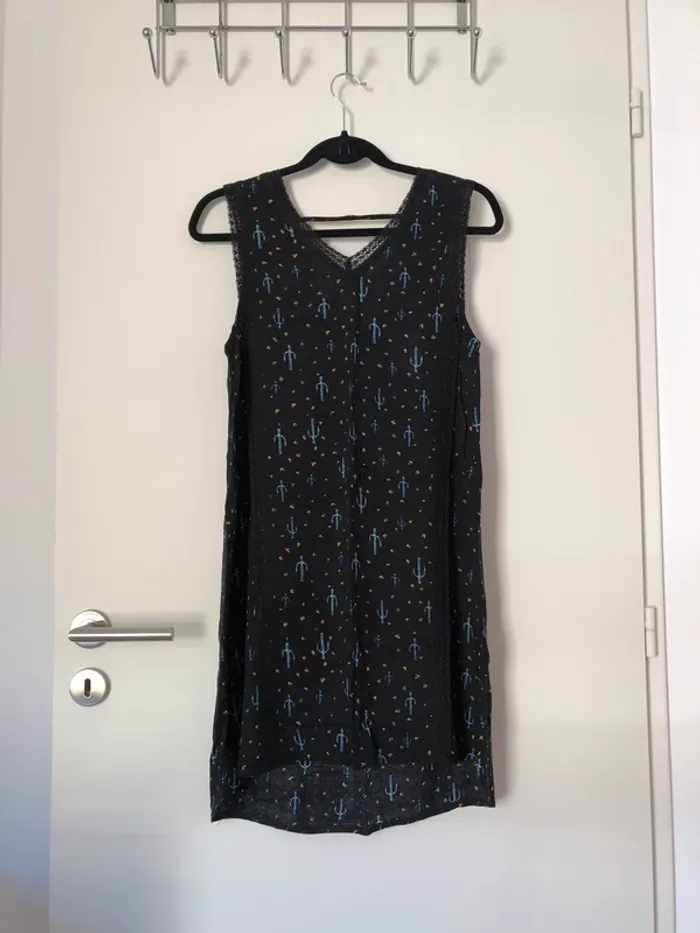 Robe droite noire à motifs cactus bleus, neuve avec étiquette PAJ taille S