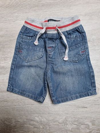 ​Short jean bleu bébé garçon 18 mois Tres Bonne Etat