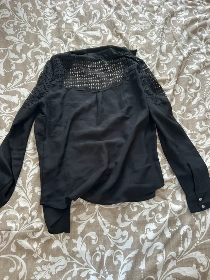Chemise noir ajouré on you taille S - photo numéro 2