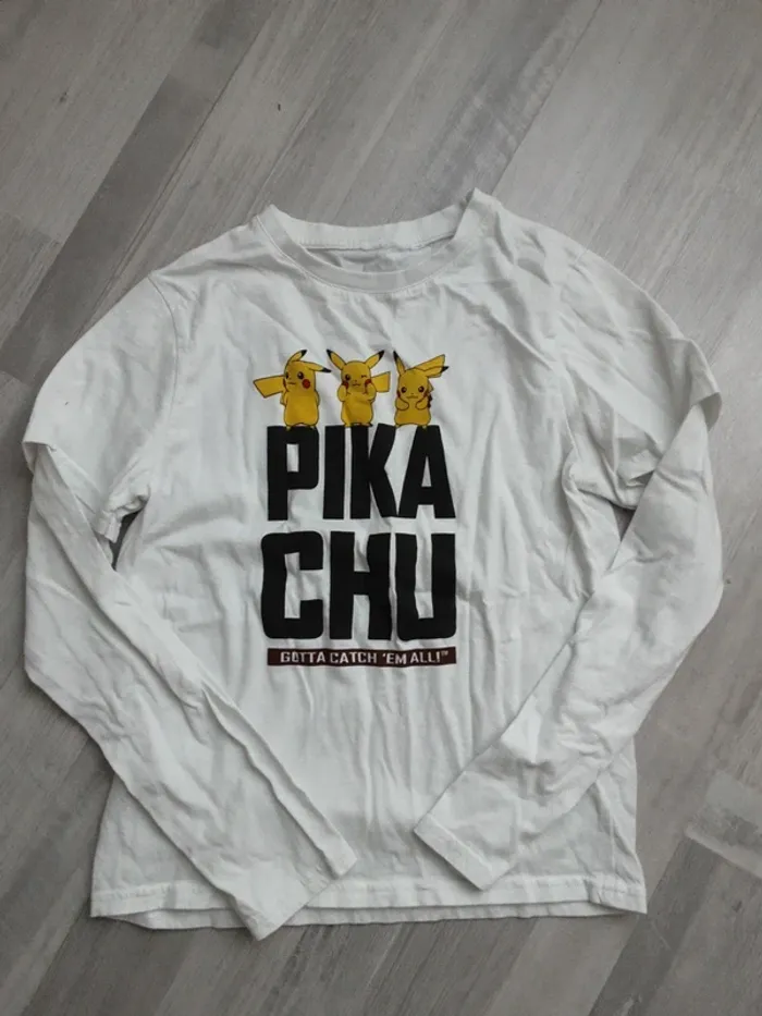 T-shirt manches longues Pikachu taille 10 ans