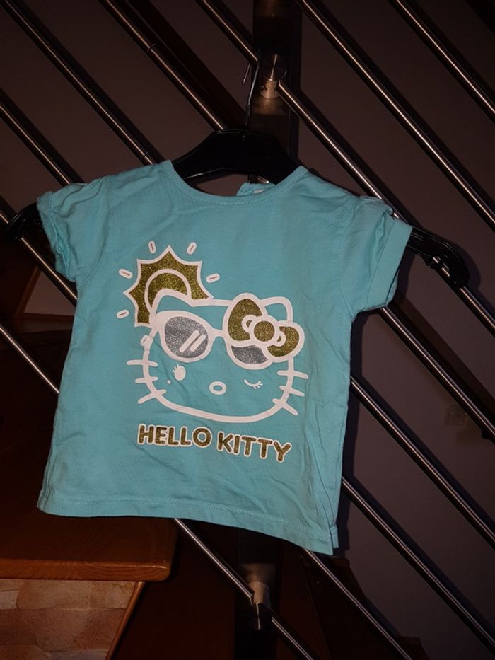 Tee shirt hello Kitty. 1 an.