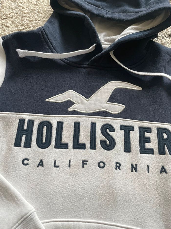 Sweat à capuche marine et blanc Hollister - photo numéro 2