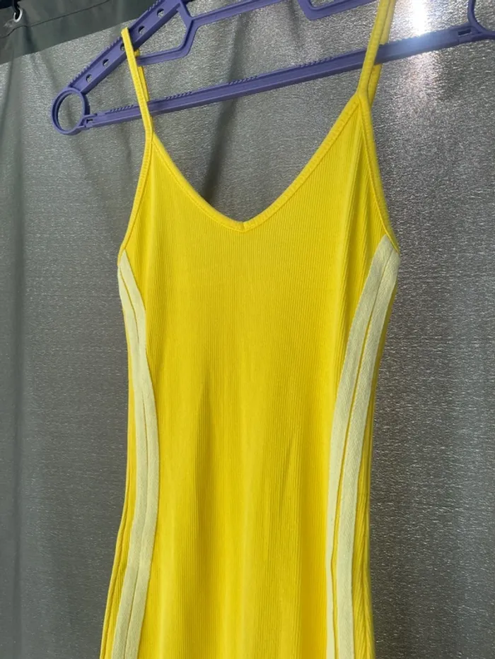 Robe jaune - photo numéro 2