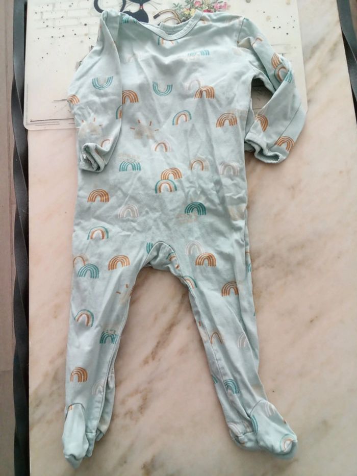 Pyjama 1 pièce vert motif soleil Kiabi