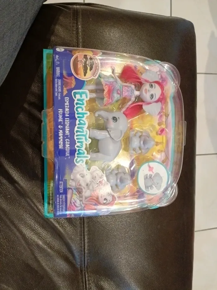 Poupée enchantimals éléphant neuf