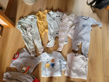 Lot 8 pyjamas velours 12 mois tbe
