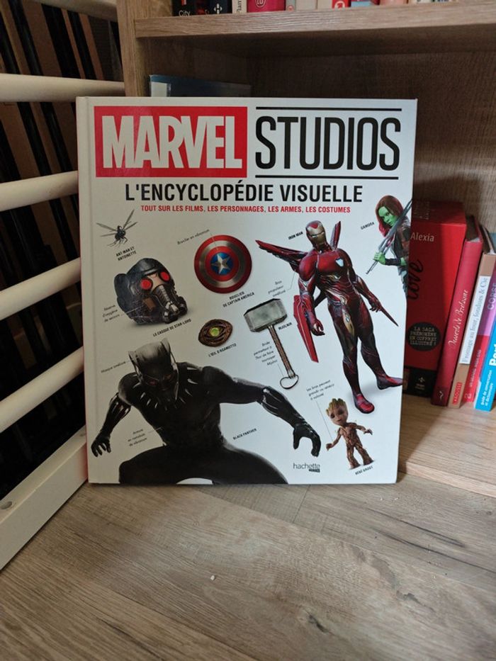 Livre Marvel studio encyclopédie visuelle
