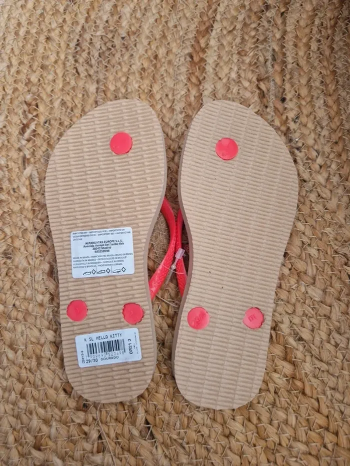 Neuf jolie paire de tong hello kitty havaianas pointure 31 - photo numéro 5
