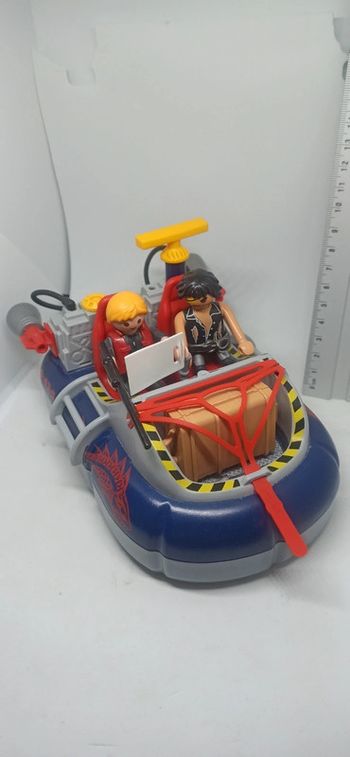 aeroglisseur avec braconniers playmobil