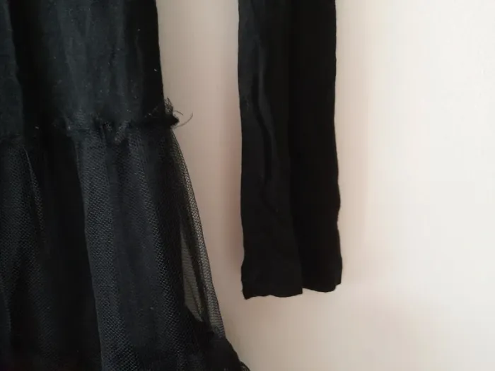 Petite robe noire avec tulle en bas - photo numéro 4