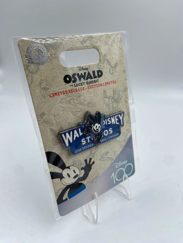 Pin's exclusive cast member en édition limitée Oswald le lapin chanceux de Disney100 - photo numéro 2