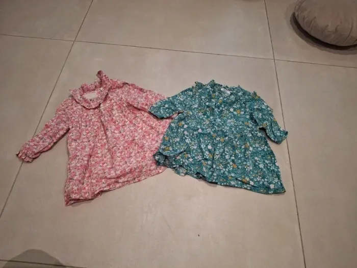 Lot de 2 robes été 12 mois