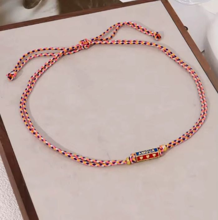 Collier ajustable coloré avec pendentif “Happy”