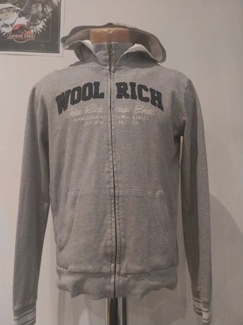 Veste zip full zip woolrich grise en très bon état 14 ans