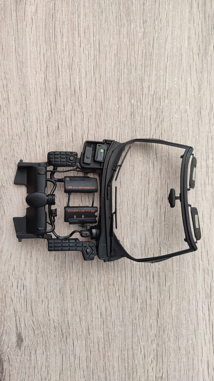 Support pare-brise pièce détachée miniature Bburago Burago Chevrolet Corvette C5 1997 coupé 1/18 1/1