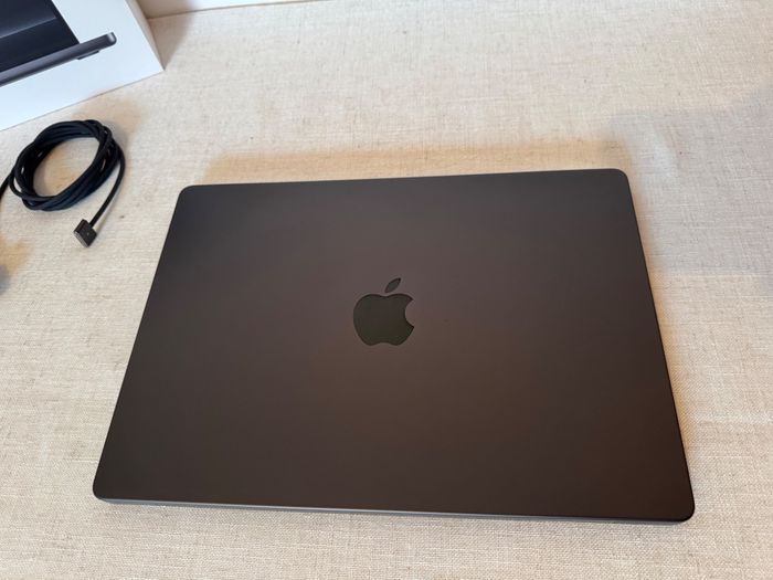 MacBook Pro Retina 14" 2023 M3 Pro - photo numéro 3
