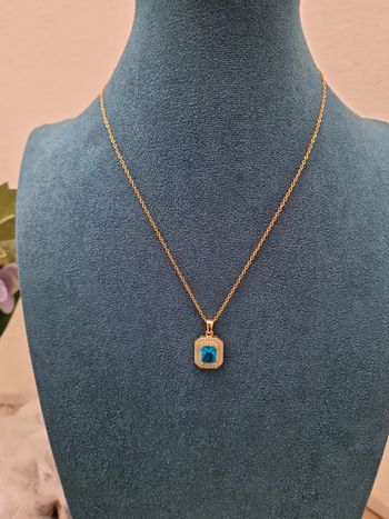 Collier Acier Doré Pendentif Pierre Bleue Cristal